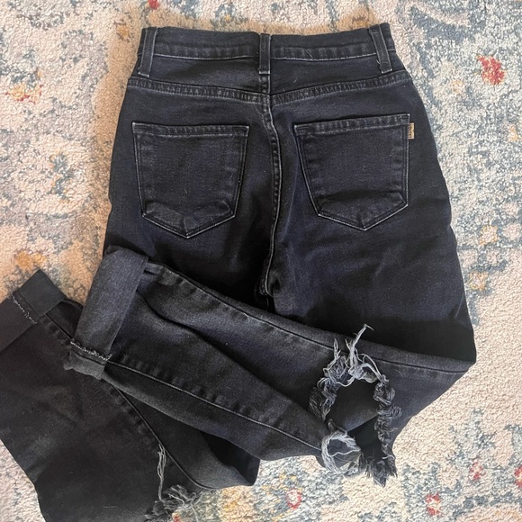 Barely worn, vintage women’s black mom jean - Picture 2 of 3